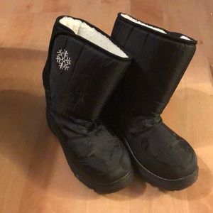 Snow boots